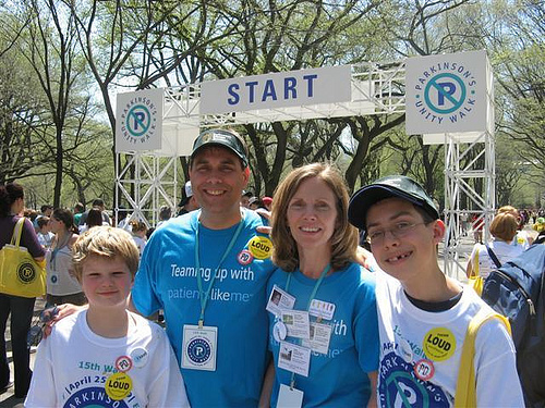 A PatientsLikeMe Member and Her Family at the 2009 Unity Walk Start Gate