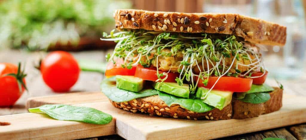 healthy sandwhich with vegetables, whole grain bread and low sodium protein